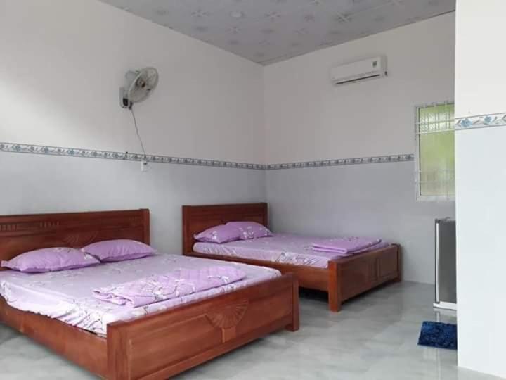 Nhà Nghỉ NgọC PhuọNg Hon Son Otel Lai Son Oda fotoğraf
