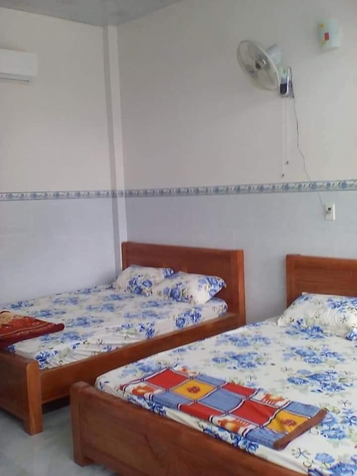 Nhà Nghỉ NgọC PhuọNg Hon Son Otel Lai Son Oda fotoğraf